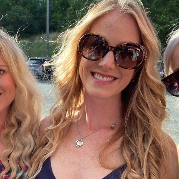 Meet your Posher, Stephanie - Picture 6 of 6